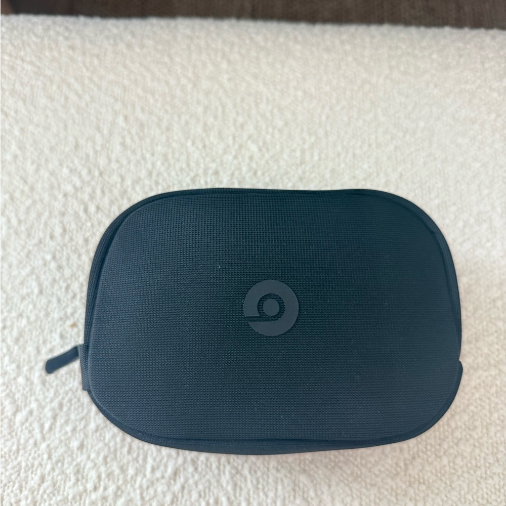 Alo/ Beats Black Wireless Headphones - Picture 6 of 6